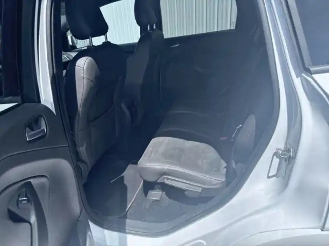 Ford Kuga 2.0 tdci 150ch stop&amp;start st-line 4x2 — photo 9