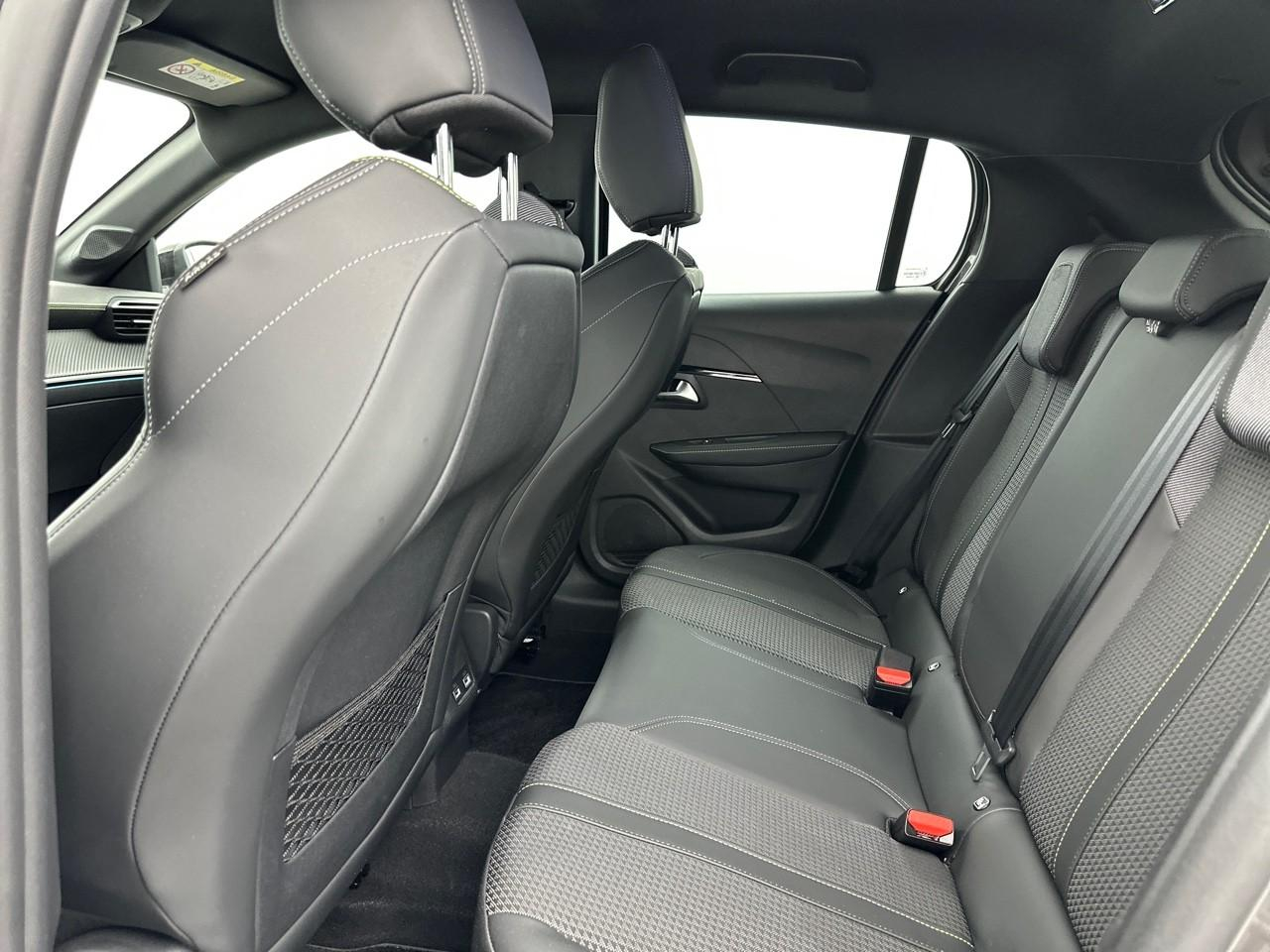 Peugeot 208 bluehdi 100 s&s bvm6 gt — photo 12