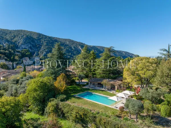 Propriété 10 pièces 385 m²