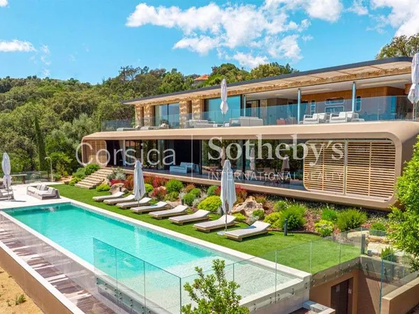 Maison 8 pièces 440 m²