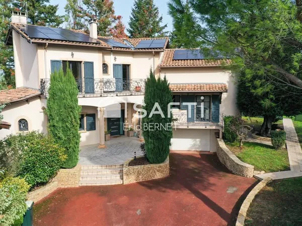Maison d'exception, très beaux volumes à fort potentiel