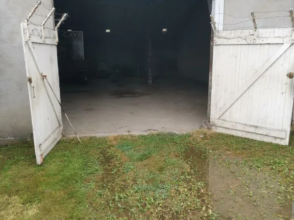Place de parking dans hangar clos