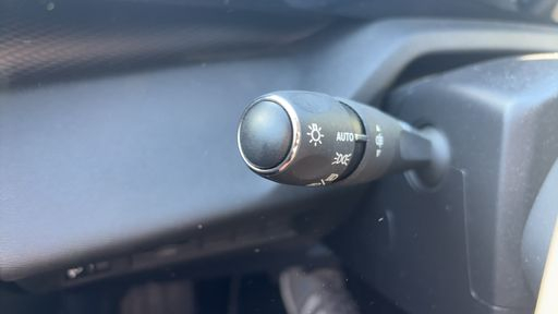 Peugeot 308 1.2 PureTech 130 EAT8 - Business – 2023 – 15167 km – Essence – Boîte Automatique — photo 15