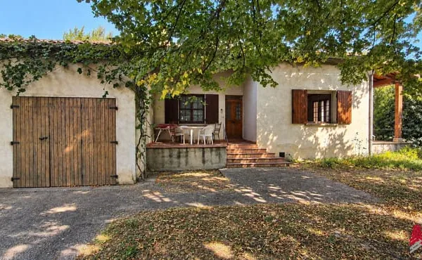 ARLES NORD - MAISON DE PLAIN-PIED SUR 1 618 M² DE TERRAIN