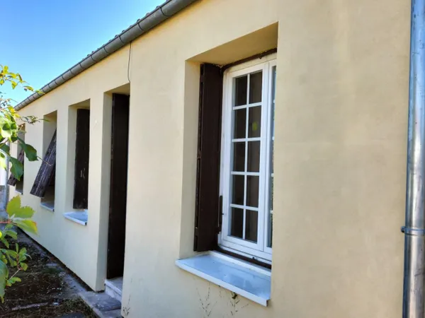 PAVILLON DE PLAIN-PIED A RAFRAICHIR DANS SECTEUR TRES CALME