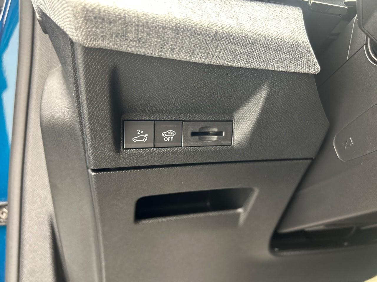 Peugeot 3008 hybrid 145 e-dcs6 gt — photo 19