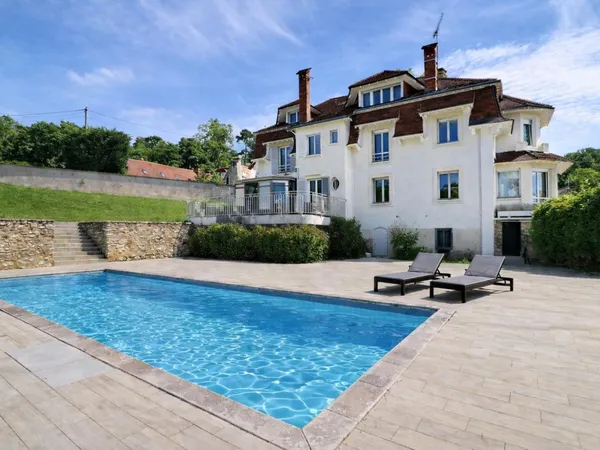 Maison bourgeoise de 245 m² avec  piscine, terrain 2.500 m²
