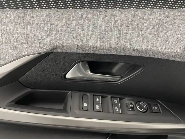 Peugeot 5008 hybrid 145 e-dcs6 — photo 32