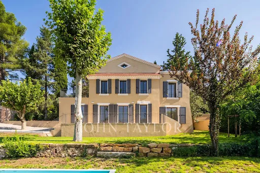 Propriété 5 pièces 203 m²