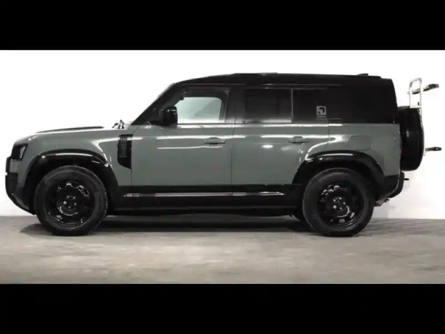 Land Rover Defender 110 2.0 p300e phev trophy edition keswick green — photo 4
