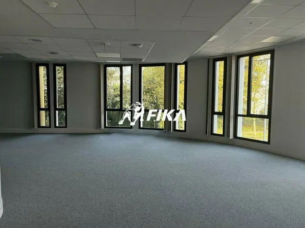 Bureau 275 m²