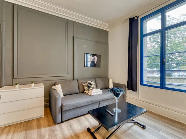 A LOUER - STUDIO MEUBLE - TOUTES CHARGES COMPRISES