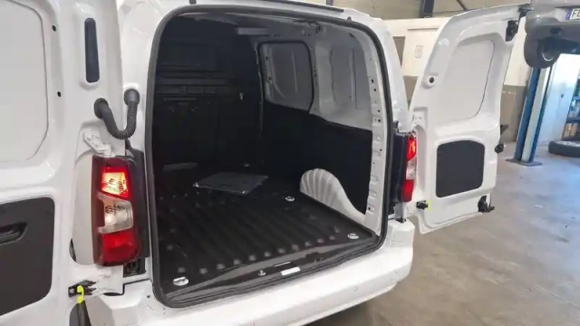 Opel Combo cargo m diesel 130 ch aut. — photo 16