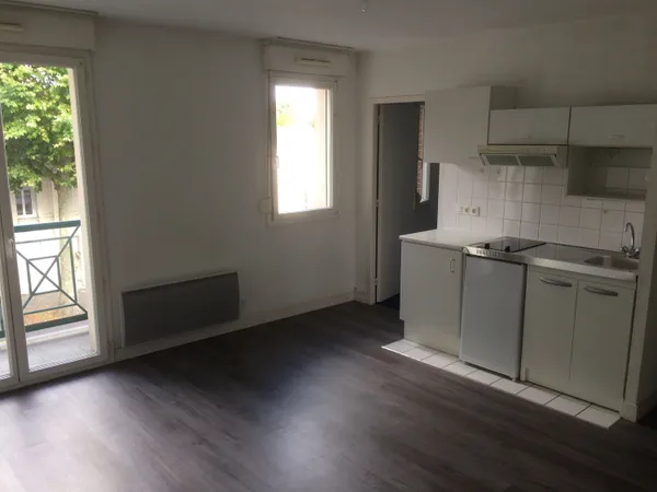 Loue T2 34m² avec parking, proximité gare et lycées à Rouen (76)