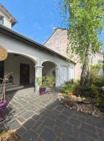 Maison 8 pièces 216 m²