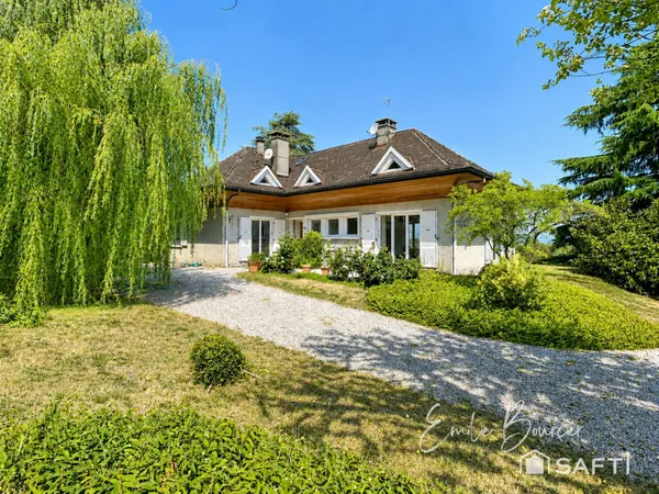 Maison vue lac, 5 chambres, grand terrain arboré