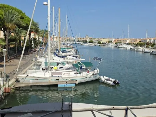 LE CAP D'AGDE: Vue imprenable décalé sur le port STUDIO / LOGGIA , Meublé