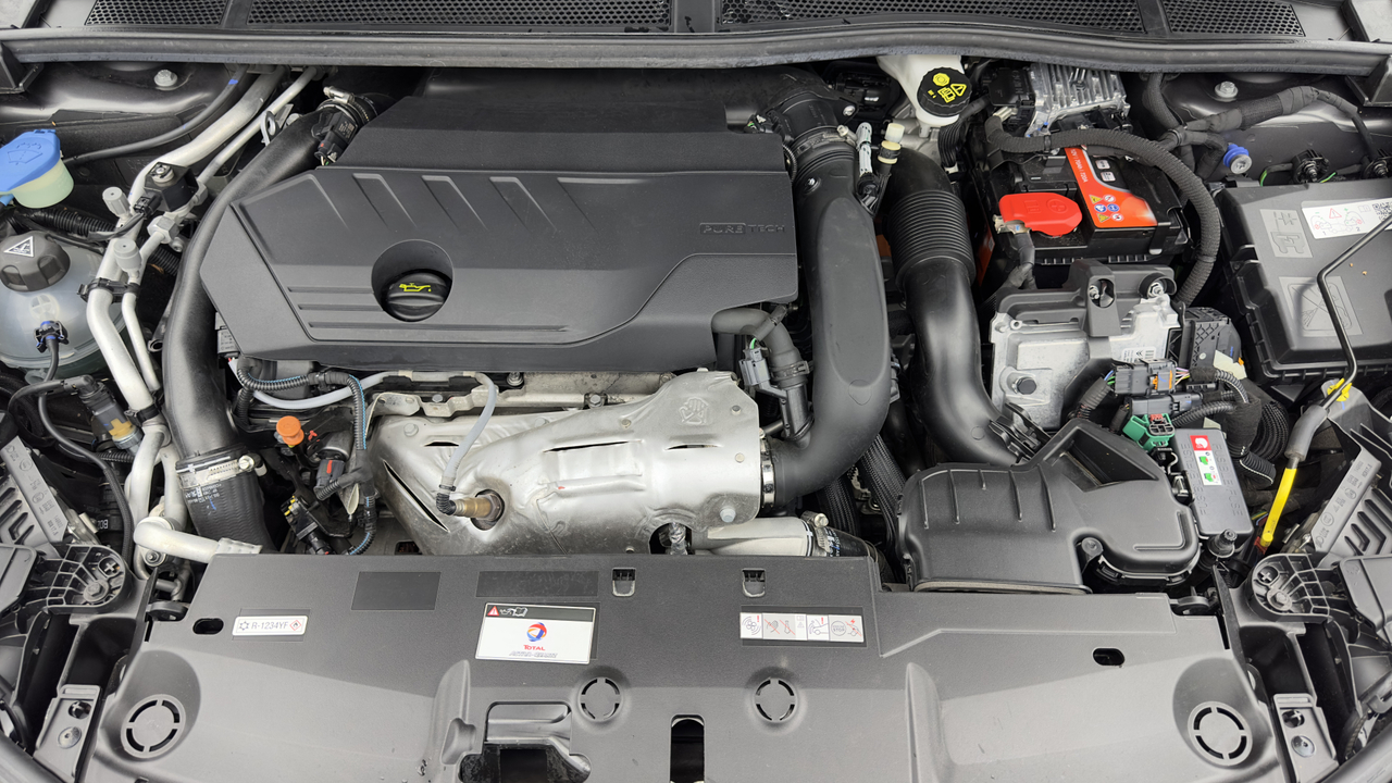 Peugeot 308 SW PHEV 180 e-EAT8 — photo 10
