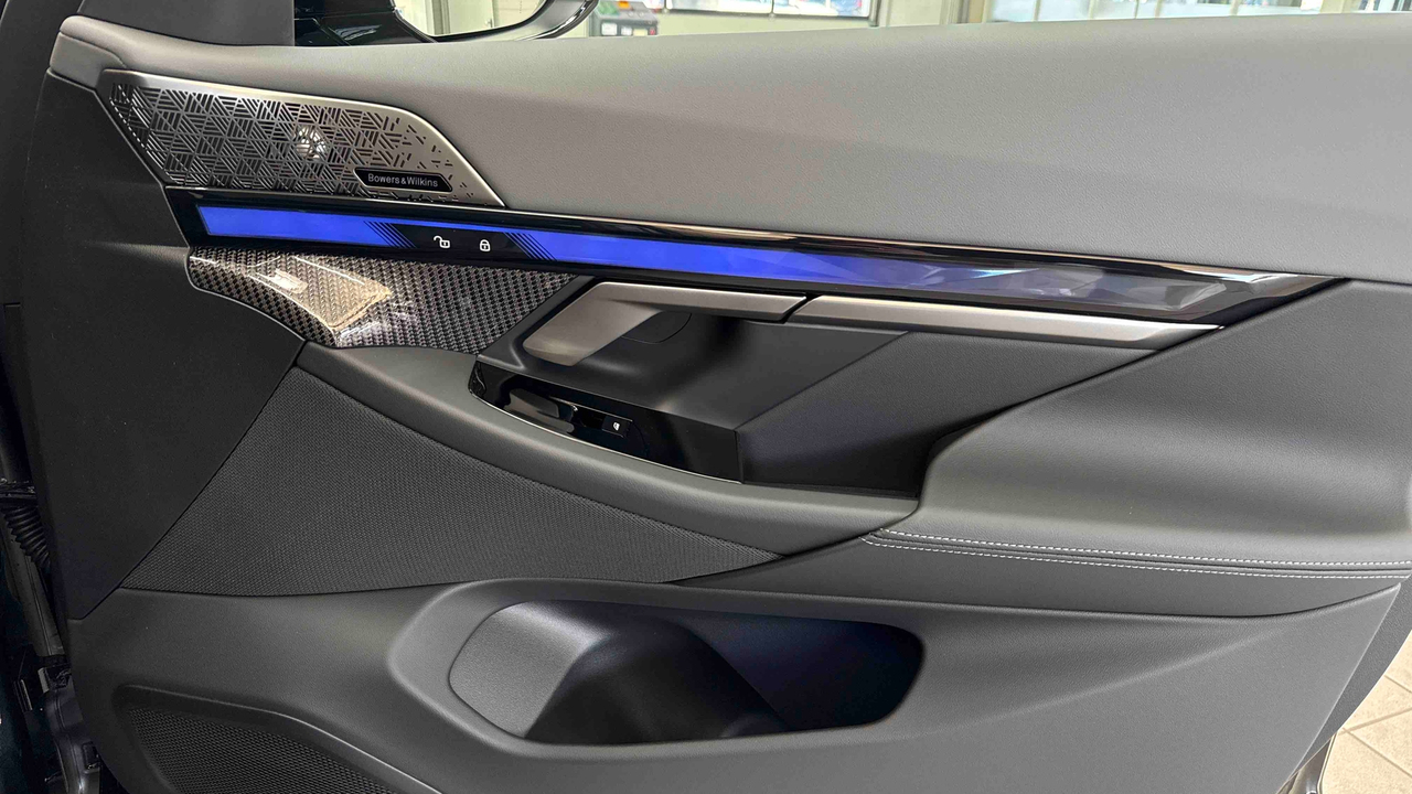 BMW 550e xDrive PHEV 489 ch BVA8 — photo 29