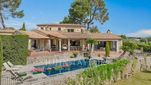 Villa 9 pièces 322 m²