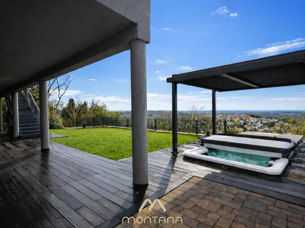Maison 8 pièces 272 m²