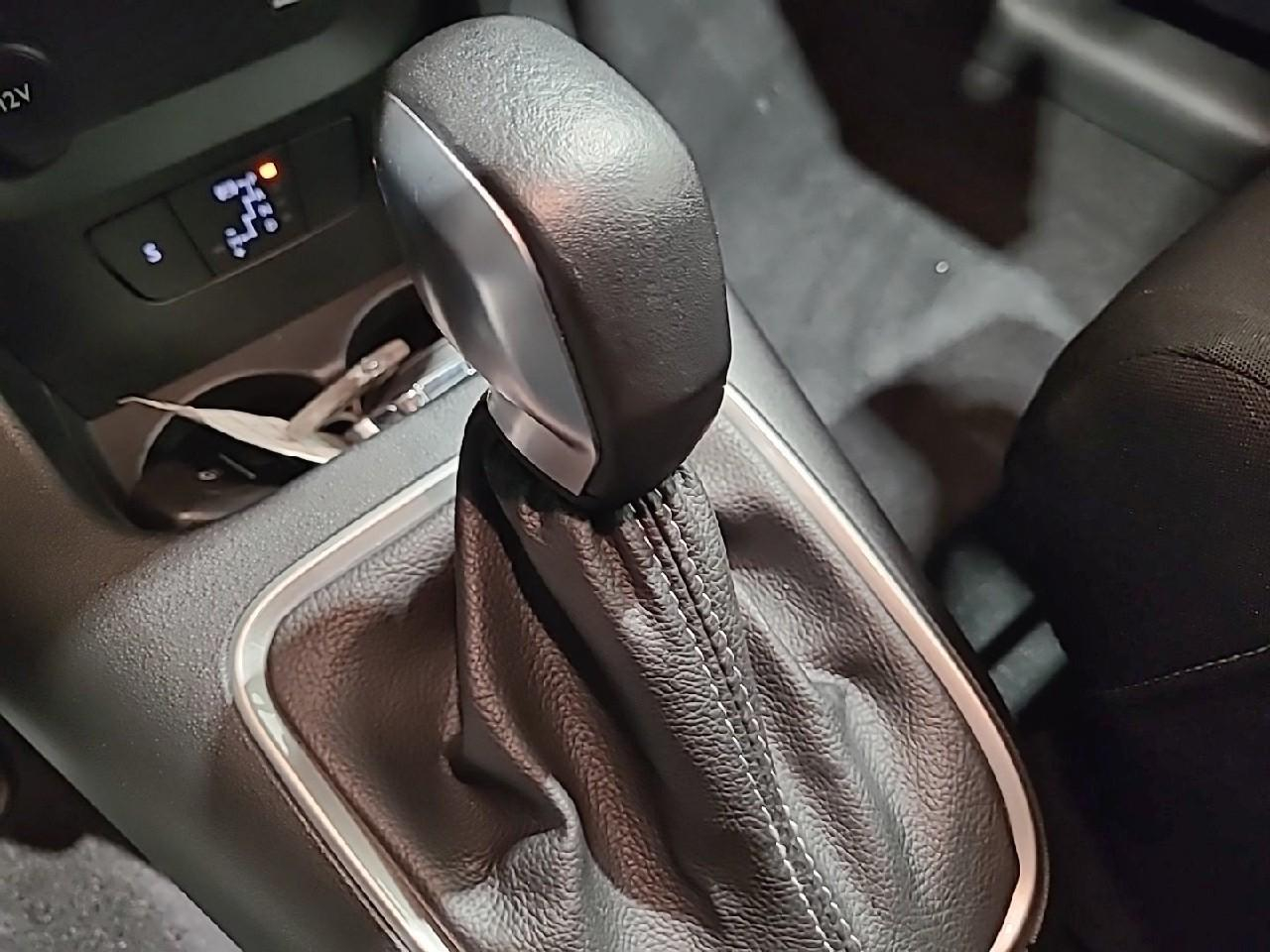 Citroën C3 puretech 110 s&s eat6 shine — photo 17