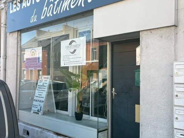 Propose vitrine et bureau partagé