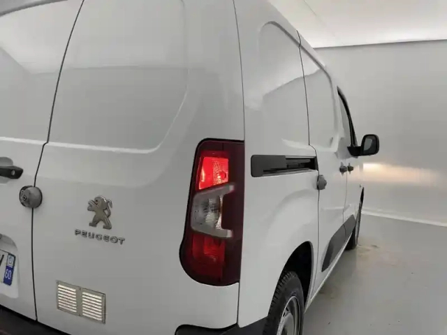 Peugeot Partner fourgon standard 650 kg bluehdi 100 s&amp;s bvm6 — photo 24