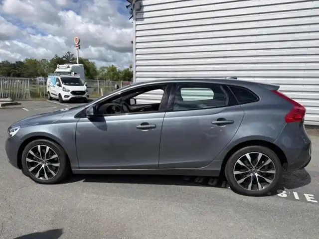 Volvo V40 t2 122ch signature edition geartronic — photo 8