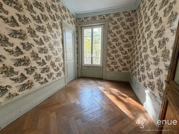 SAINT-ÉTIENNE - PLACE WALDECK ROUSSEAU - APPARTEMENT À FORT POTENTIEL