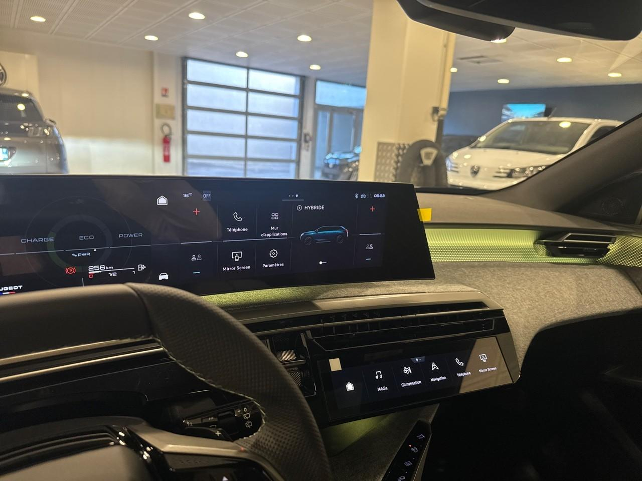 Peugeot 5008 hybride rechargeable plug-in 195ch gt e-dcs7 — photo 12