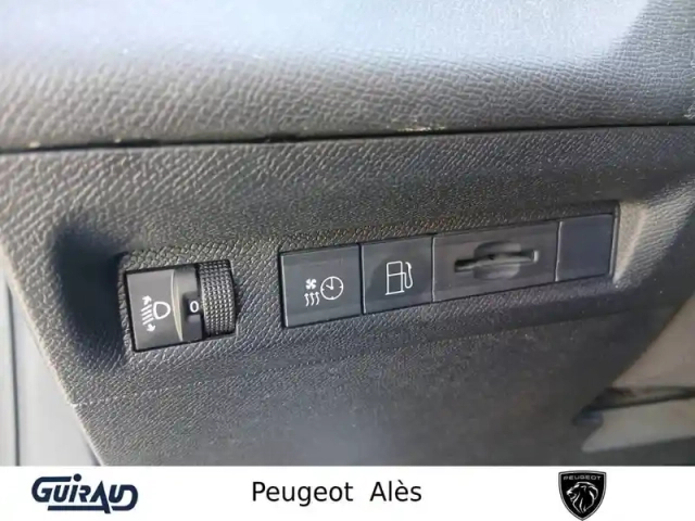 Peugeot 308 phev 180 e-eat8 — photo 26