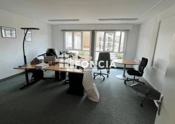 Local d'Activité à vendre avec 2 box et 2 Parking en sous-sol