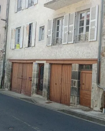 Grande maison à rénover avec dépendance et garage - Laroquebrou