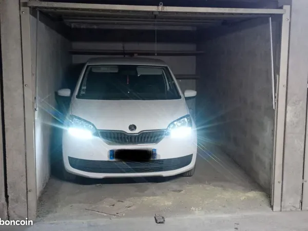 Particulier vend garage fermé