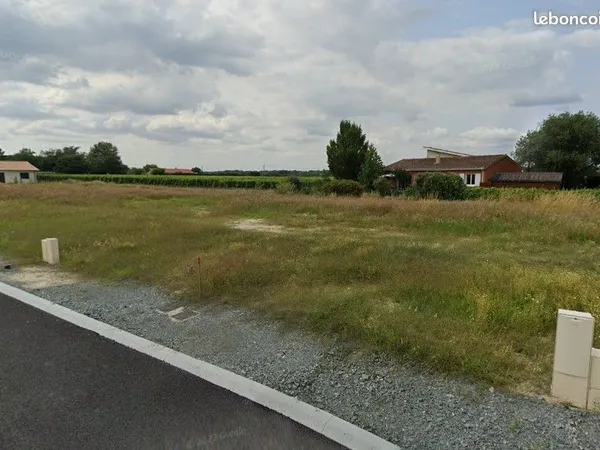 Terrain 685 m² Saint Quentin De Baron