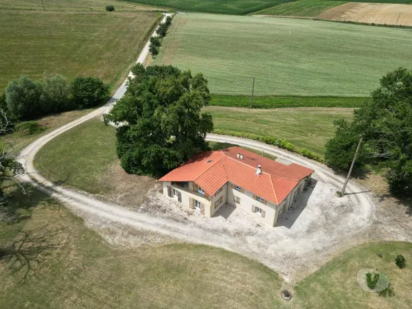 Maison de Campagne avec Gîte à terminer