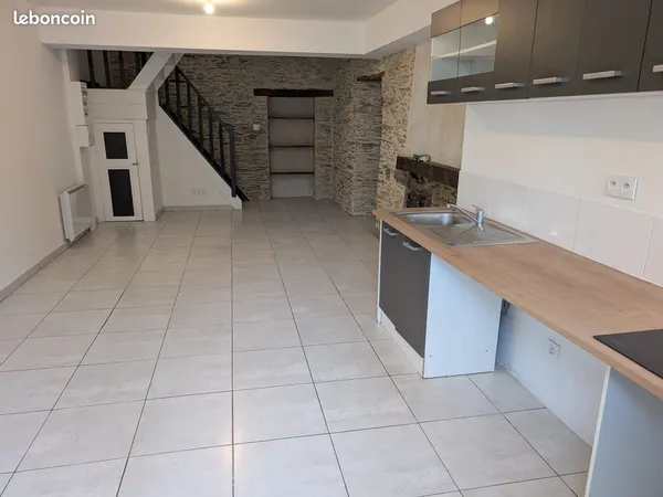 Appartement T4 94 m2 avec Jardin en plein bourg Issé