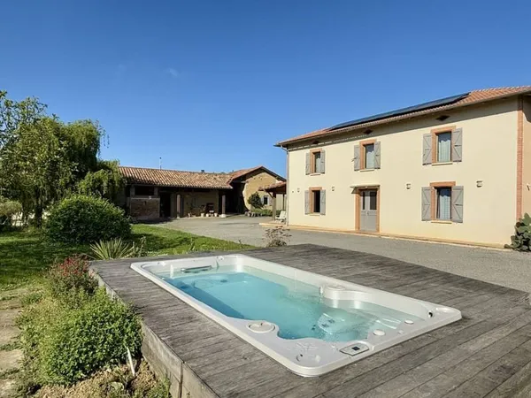Maison 7 pièces 230 m²