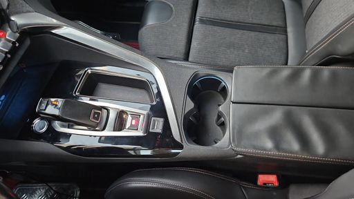 Peugeot 3008 1.2 PureTech 130 EAT6 - GT Line – 2018 – 88127 km – Essence – Boîte Automatique — photo 2