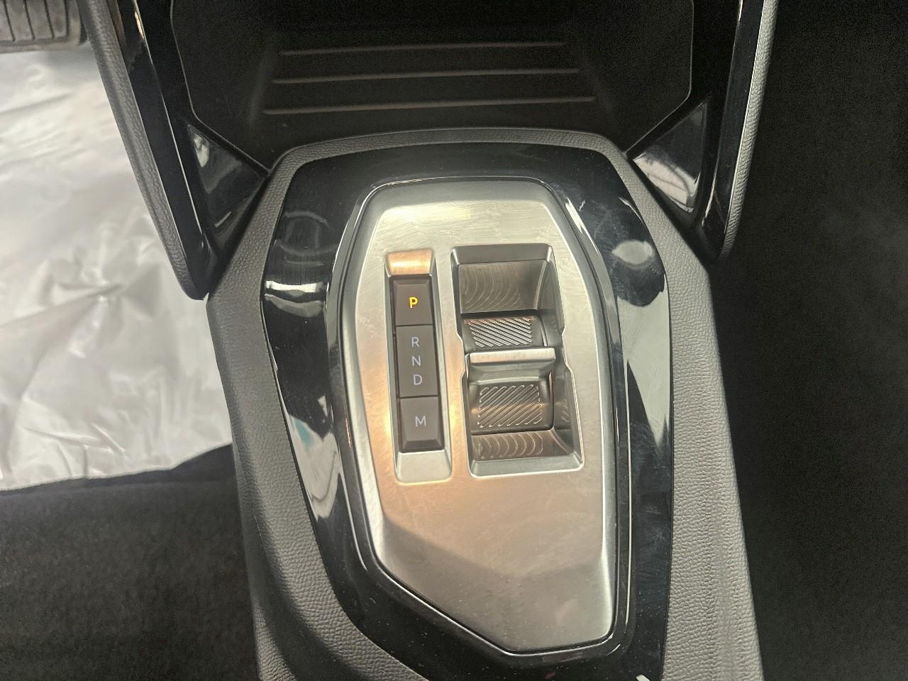 Peugeot 2008 hybrid 145 ch e-dcs6 style — photo 21