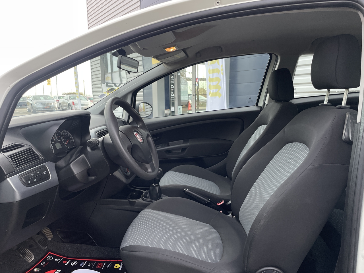 Fiat Grande punto 1.3 MULTIJET 16V 75CH CULT 3P occasion - Diesel - 2010 - 141 048 km - 4 990 € - Auneau (Eure-et-Loir) 992783481093 — photo 4