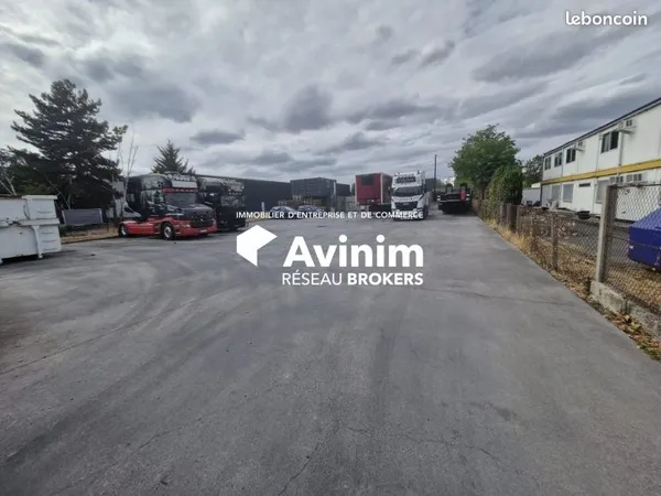 Local 900 m² Lagny-sur-Marne