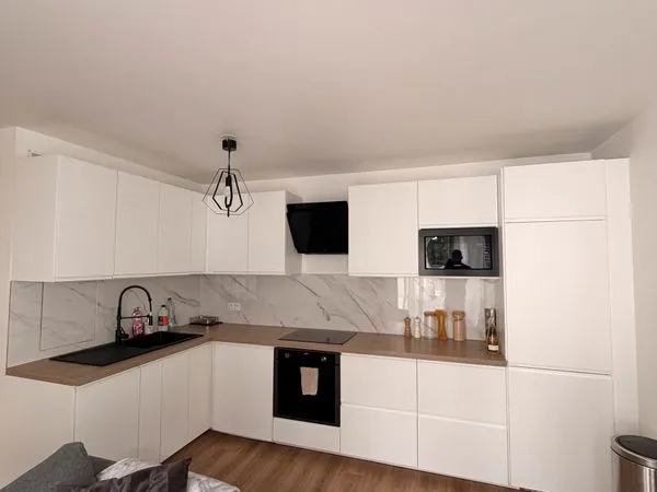 T2 meublé de 42 m² - Balcon vue forêt, climatisation et parking
