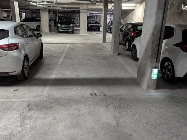 Grande place de parking sécurisée en sous-sol - Résidence 2022