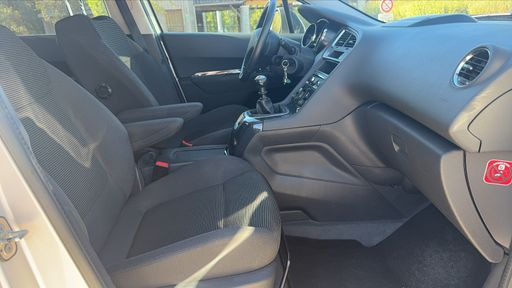 Peugeot 5008 1.6 HDi 115 - Active 7pl – 2014 – 109754 km – Diesel – Boîte Manuelle — photo 11