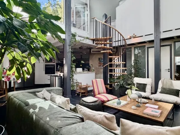 BORDEAUX BASTIDE MAGNIFIQUE LOFT BAIGNE DE LUMIERE AVEC GARAGE