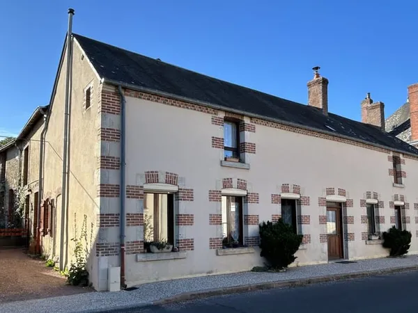 Maison ancienne avec dépendance + maisonnette, garage, cour et jardin