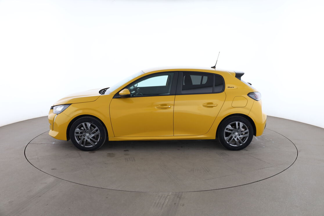 Peugeot 208 1.2 PureTech Style EAT8 — photo 2