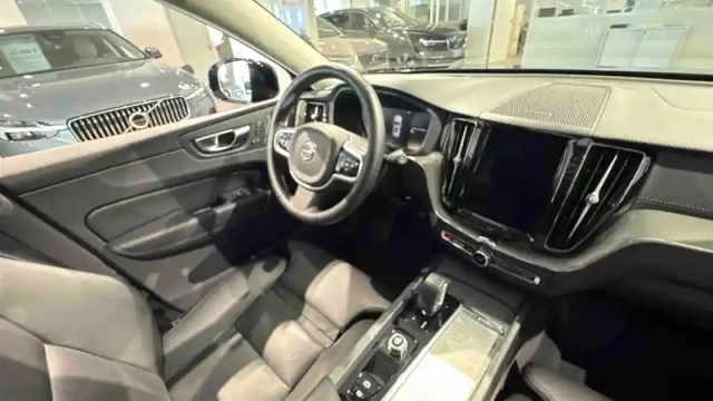 Volvo Xc60 t6 awd hybride rechargeable 253 ch+145 ch geartronic 8 — photo 27